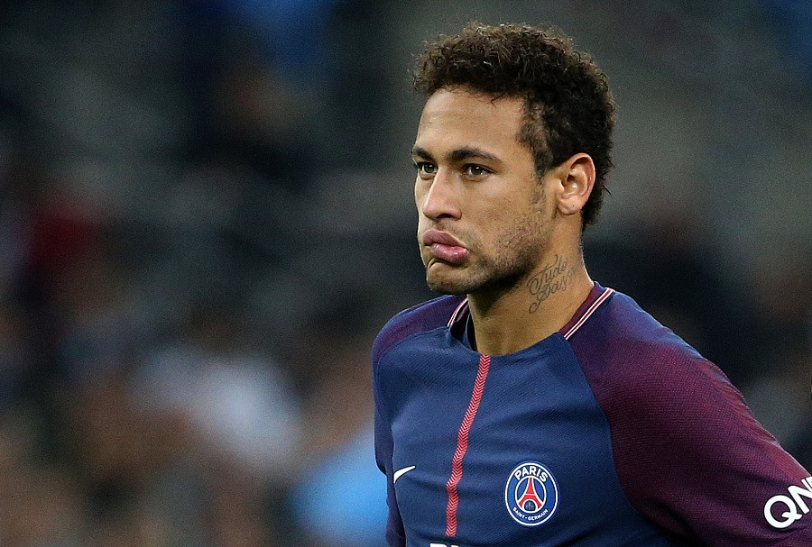 英超名宿齐批罗梅罗太疯狂：球队还有机会，这红牌完全没必要（英超名宿集体炮轰罗梅罗过于鲁莽：球队尚有转机，这张红牌毫无必要）