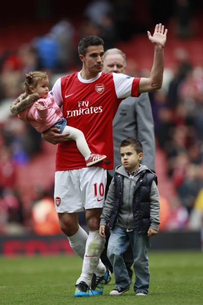 官方：53岁前英超金靴哈塞尔巴因克担任苏里南国家队助教（苏里南国家队官宣：53岁前英超金靴哈塞尔巴因克出任助理教练）