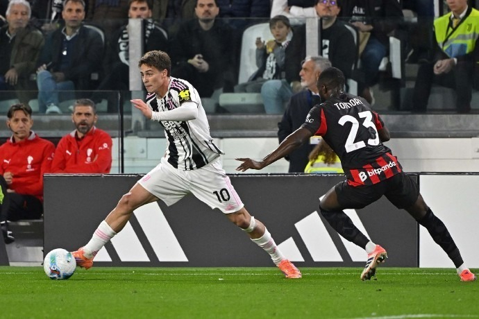 德甲战报：Y.迪奥曼德帽子戏法，RB莱比锡6-0狂胜法兰克福（德甲速递：RB莱比锡6-0横扫法兰克福，Y.迪奥曼德上演帽子戏法）