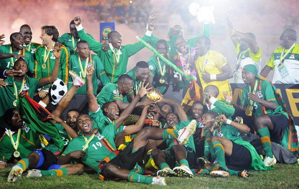 格雷米奥扳平后，主帅梅内塞斯与球迷发生口角并向其竖中指