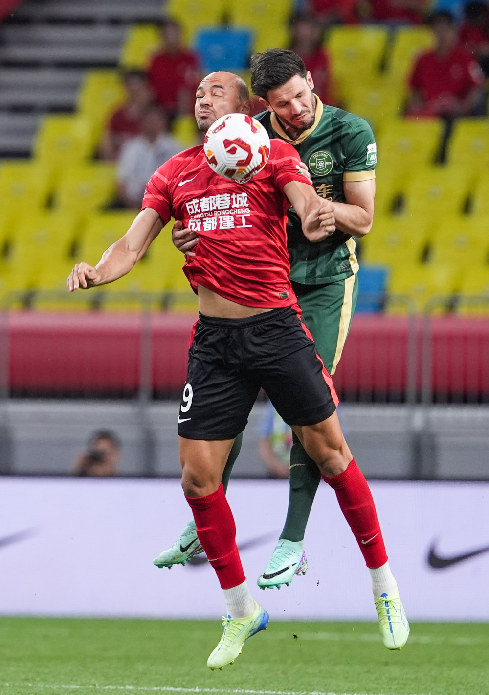 2025／26赛季英超：他们有最好的教练和球员！瓜迪奥拉公开押宝英格兰（瓜迪奥拉公开看好英格兰：2025／26英超他们坐拥最强教练与球员）