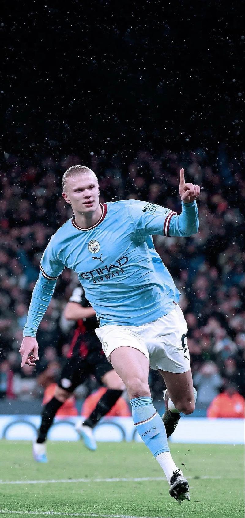 记者：道格拉斯-路易斯不愿加盟费内巴切，更愿意重返英超（记者：道格拉斯-路易斯无意去费内巴切，更倾向回归英超）