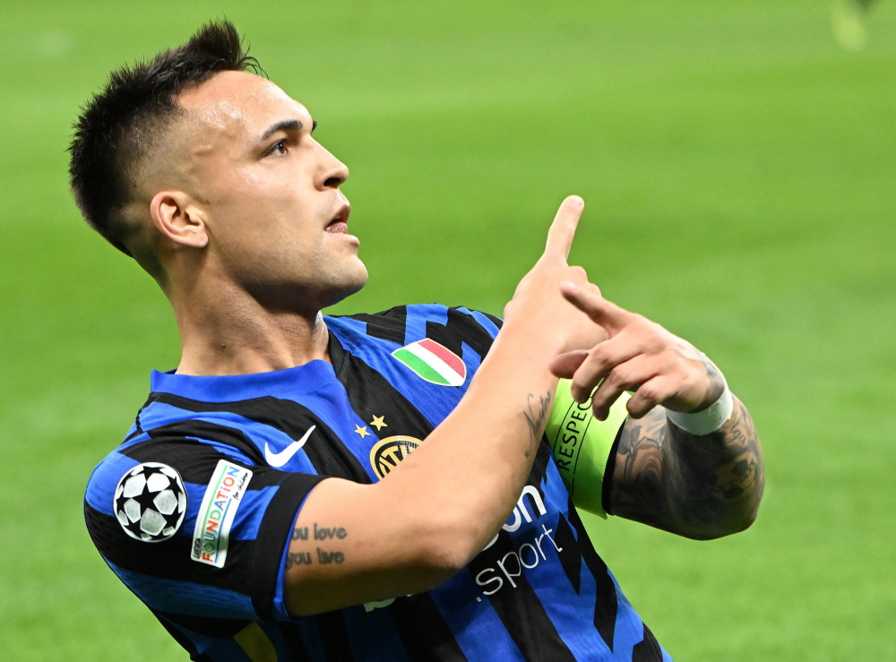 记者：丹·伯恩在德比战中肋骨受伤呼吸困难，已被救护车送医（德比战中丹·伯恩肋部受伤出现呼吸困难 已由救护车送医）