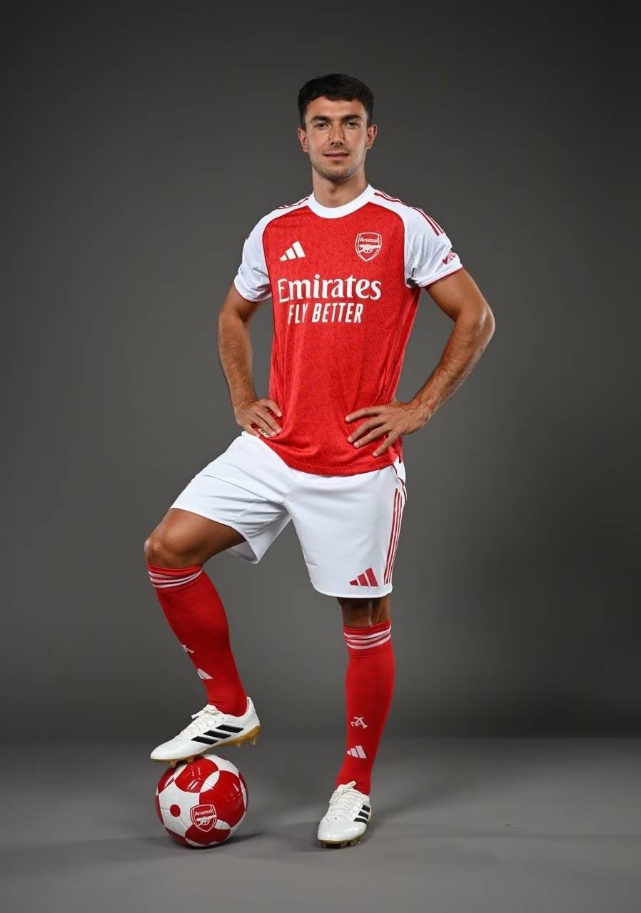 印媒披露：一名官员在索要签名时划伤梅西，后者要求离场（印媒：官员索签名时划伤梅西，梅西随即要求离场）