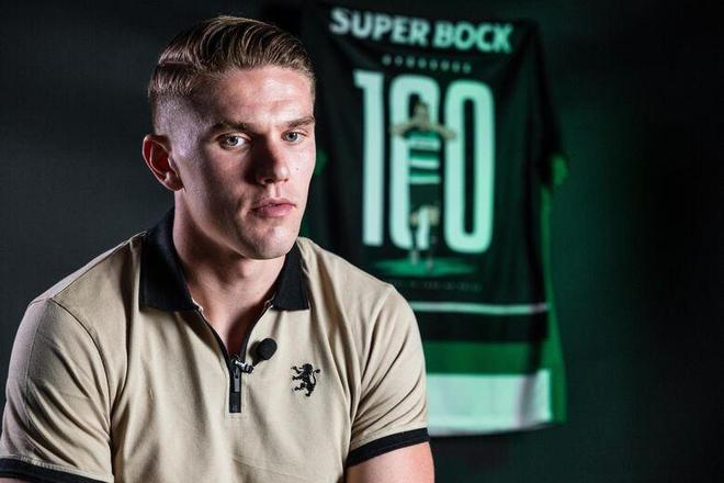 自意甲首秀以来代表同一球队参与超过100球，莱奥是同期第4人