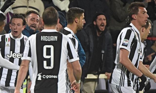 凯里·詹娜养女晒奢华生活，其母21岁跻身十亿富豪榜