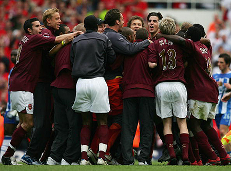 梅西职业生涯获得13座联赛冠军：西甲10冠、法甲2冠、美职联1冠