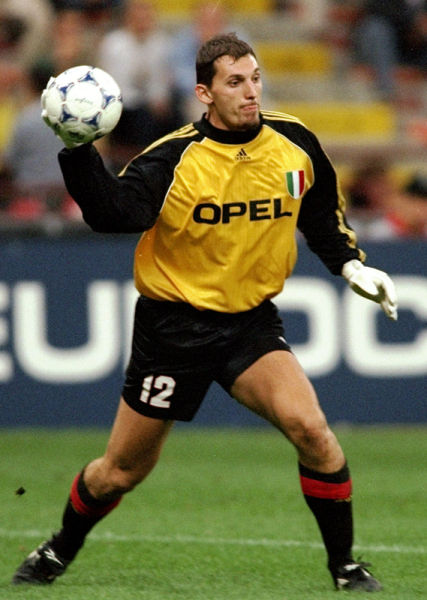 卡尔：我从小到大的偶像是梅西；国际比赛日期间还要参加补考