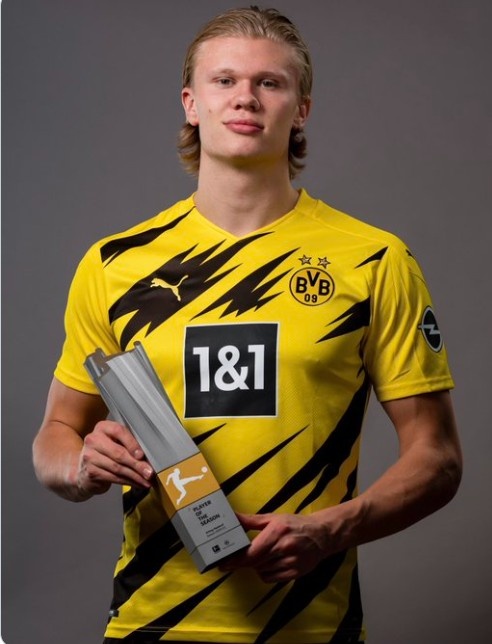 足球中超新外援亮相，身体对抗惊人