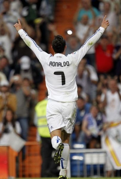 德甲半场：蒂尔曼1射1传，塔普索巴破门，沃尔夫斯堡0-3勒沃库森（半场战报：勒沃库森3-0领先沃尔夫斯堡，蒂尔曼传射，塔普索巴建功）