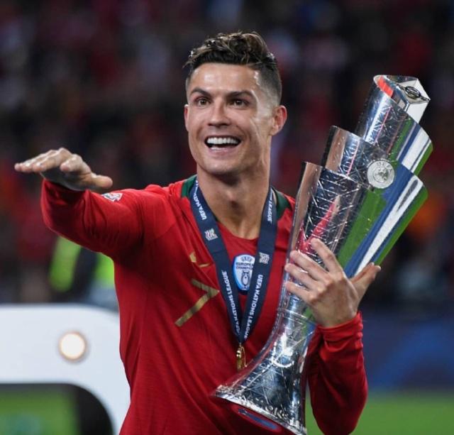 德佬回应传闻：我为身边能有孔蒂这样的真正男人而感到自豪