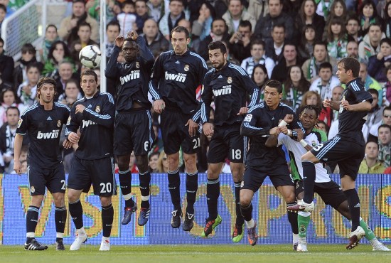 臭名远扬，黄潜球迷在社媒创建“不要帕尔特伊”的标签