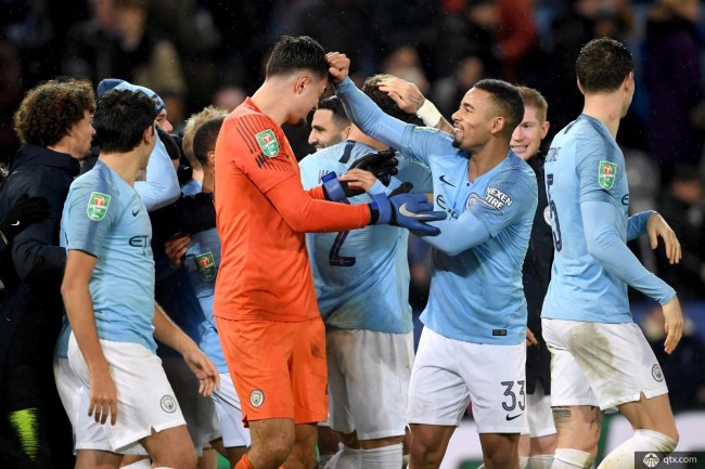 欧冠夺冠赔率：利物浦1赔5居首 3强并列紧追（欧冠冠军赔率更新：利物浦以1赔5领跑，三强并列紧随其后）