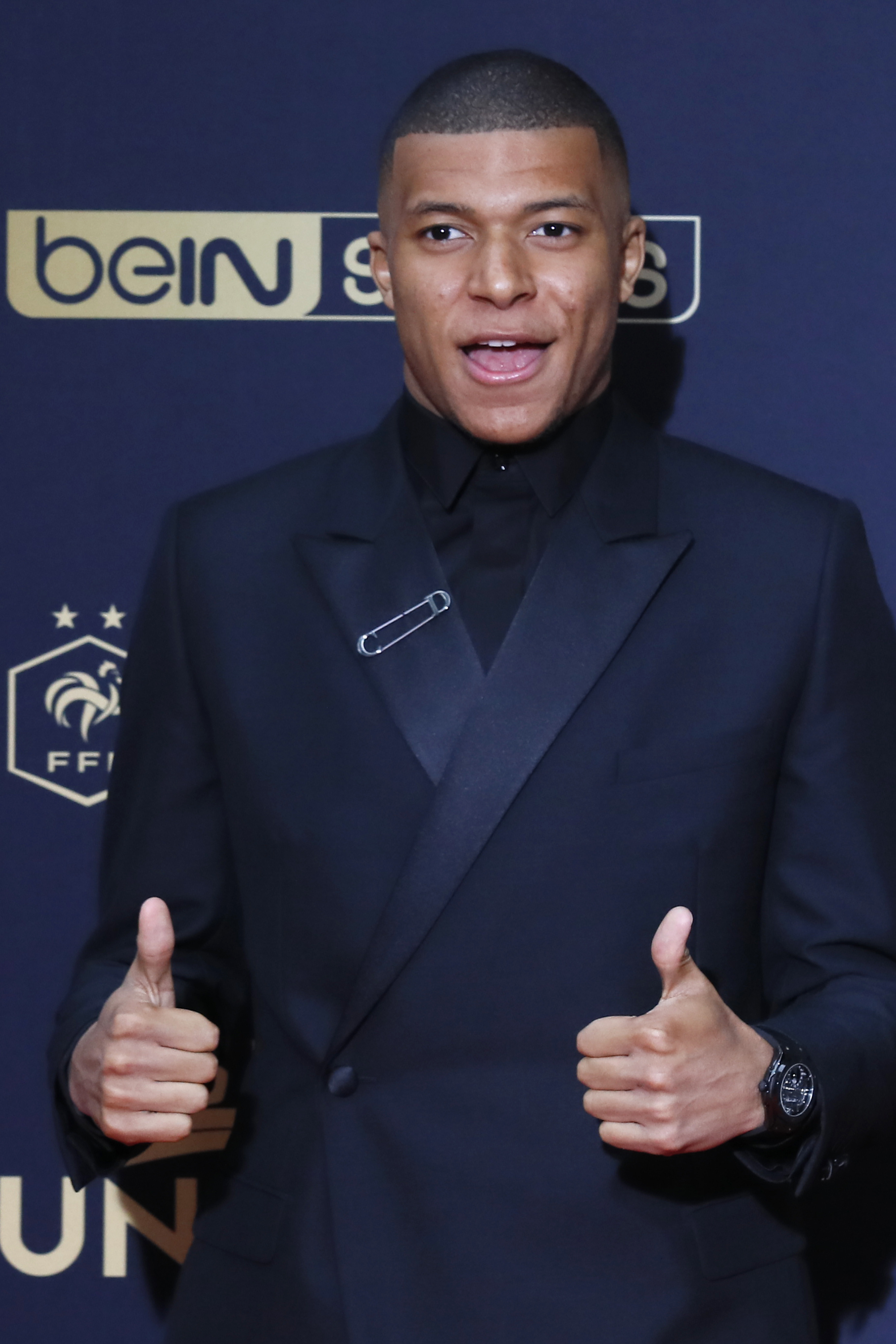 天空报道塞门约：利物浦曼联仍跟进；热刺蓝军退出；曼城领跑（天空消息：曼城领跑塞门约争夺战，利物浦与曼联仍在跟进，热刺与切尔西已退出）