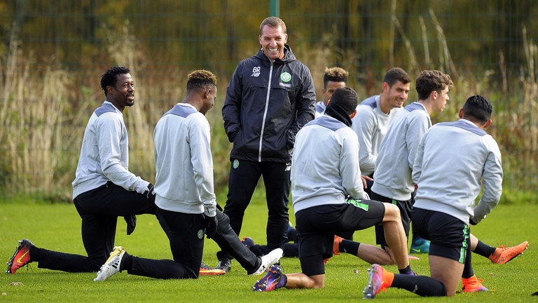 不和谐，太阳报：拜仁球迷在赛前与现场警察和安保发生冲突